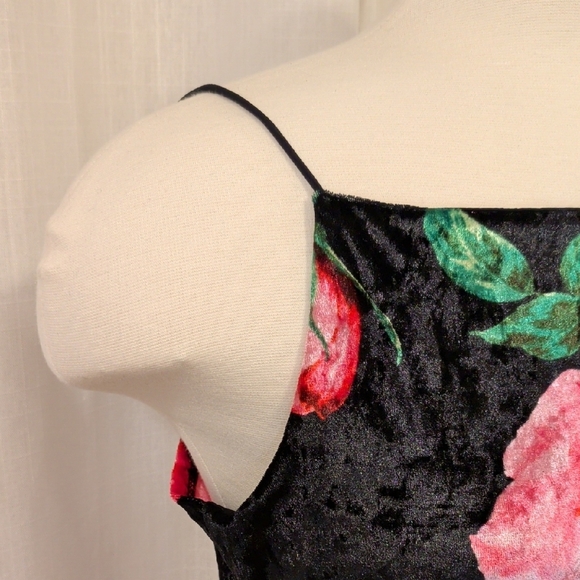 Floral Crushed Velvet Party Dress - Stretchy - Picture 2 of 8